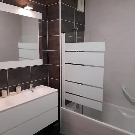 Bleu-esterel, 50m De La Plage, 4 Personnes Saint-Raphael (Var)