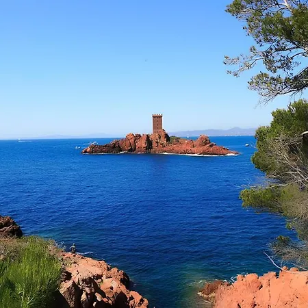 Bleu-esterel, 50m De La Plage, 4 Personnes