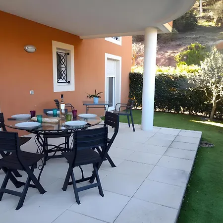 Apartment Bleu-esterel, 50m De La Plage, 4 Personnes *